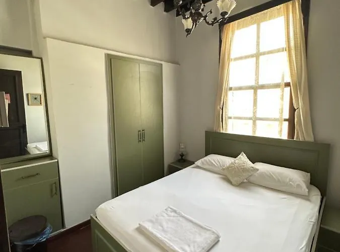 Lords & Pub Hotell Antalya