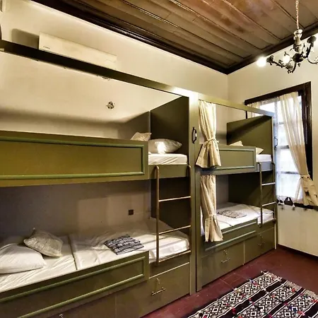 Lords & Pub Hostel Antalya