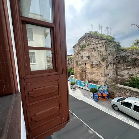 Hostel Lords & Pub Antalya