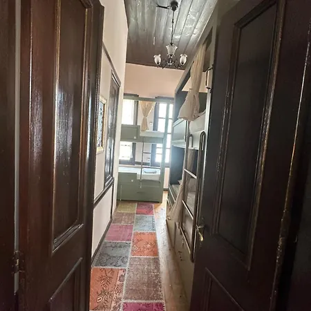 Lords & Pub Hostel