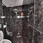 Lords & Pub Szálloda