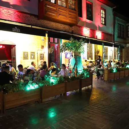 Lords & Pub Hotel
