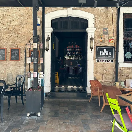 Ξενοδοχείο Lord's & Pub 3*