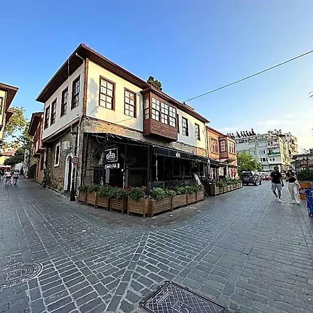 Lord's & Pub אנטליה