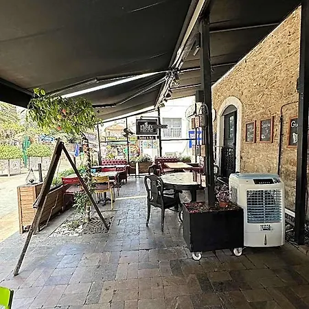Lord's & Pub Hotel 3*