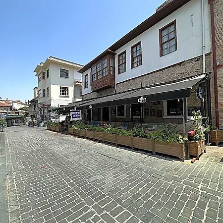 Hotel Lord's & Pub 3*