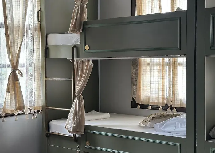 Lords & Pub Hotel 3*
