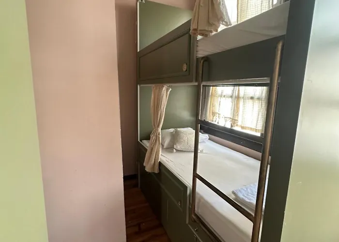 Lords & Pub Hotel 3*