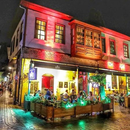Lords & Pub Hostel Antalya