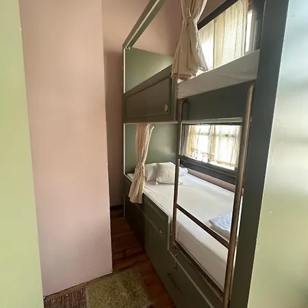 Lords & Pub Hostel Antalya